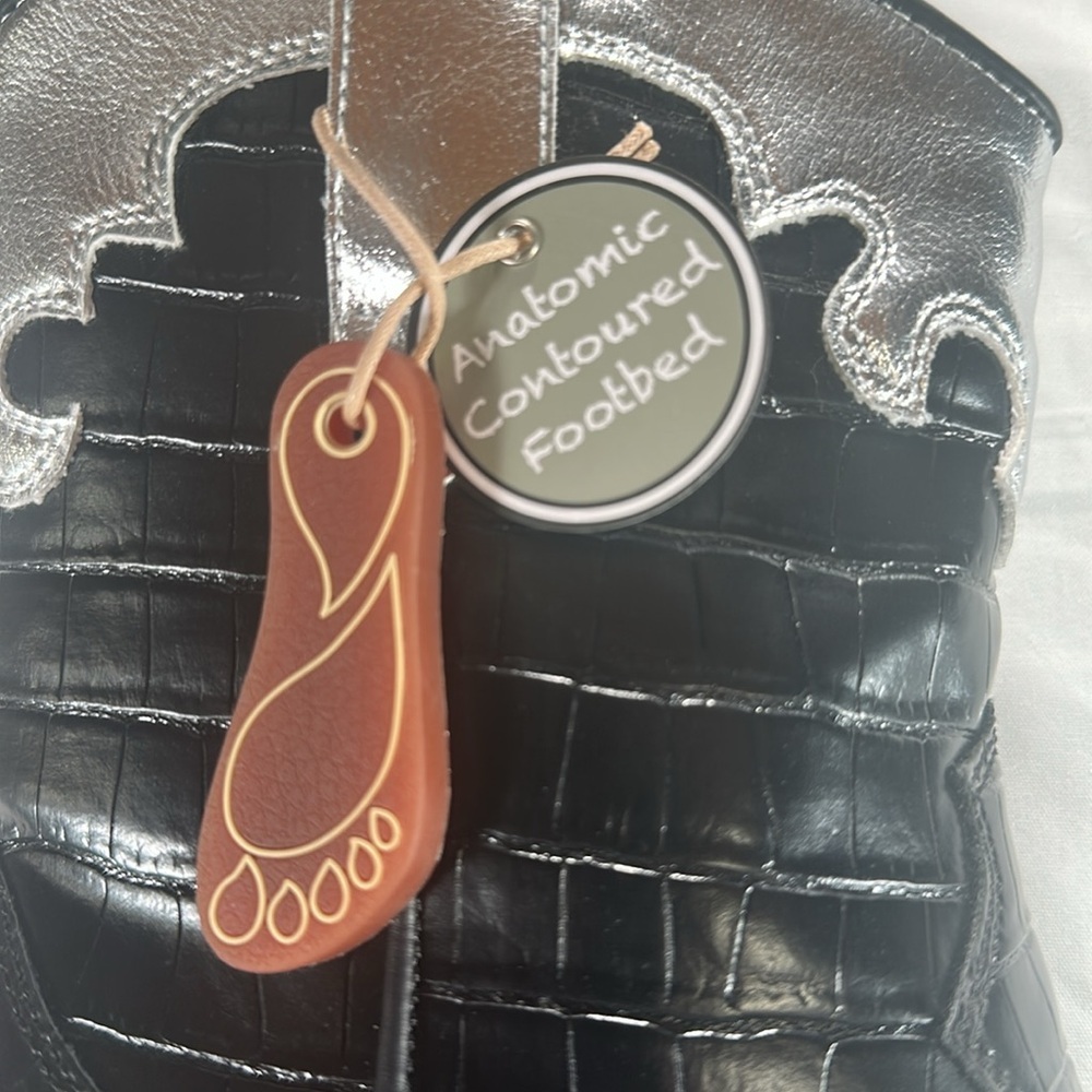 MIA KAINE - BLACK & SILVER NWT. Size 8 - Picture 3 of 4
